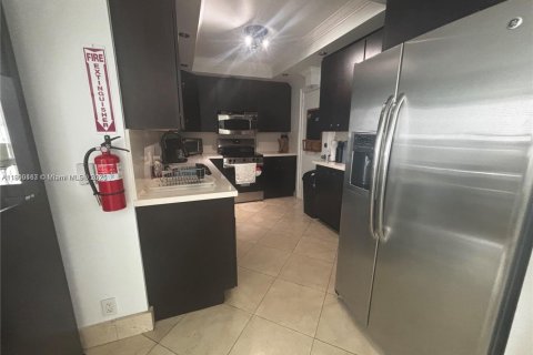 Copropriété à louer à Hollywood, Floride: 2 chambres, 109.25 m2 № 1965169 - photo 5