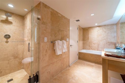Condo in Miami Beach, Florida, 1 bedroom  № 2022986 - photo 11