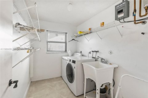 Купить виллу или дом в Корал-Спрингс, Флорида 4 спальни, 227.89м2, № 2058965 - фото 26