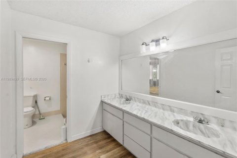 Купить виллу или дом в Корал-Спрингс, Флорида 4 спальни, 227.89м2, № 2058965 - фото 10