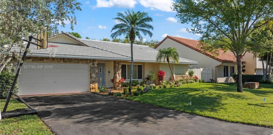 Дом в Корал-Спрингс, Флорида 4 спальни, 227.89м2 № 2058965