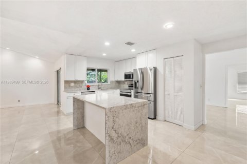 Купить виллу или дом в Корал-Спрингс, Флорида 4 спальни, 227.89м2, № 2058965 - фото 15