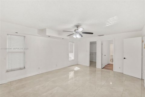 Купить виллу или дом в Корал-Спрингс, Флорида 4 спальни, 227.89м2, № 2058965 - фото 8