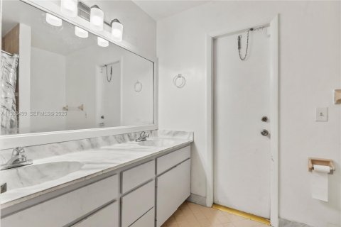 Купить виллу или дом в Корал-Спрингс, Флорида 4 спальни, 227.89м2, № 2058965 - фото 21