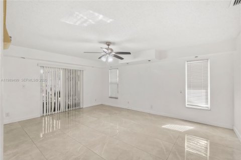 Купить виллу или дом в Корал-Спрингс, Флорида 4 спальни, 227.89м2, № 2058965 - фото 13