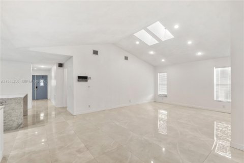 Купить виллу или дом в Корал-Спрингс, Флорида 4 спальни, 227.89м2, № 2058965 - фото 19