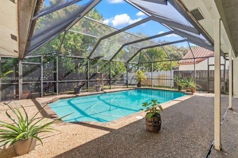 Купить виллу или дом в Корал-Спрингс, Флорида 4 спальни, 227.89м2, № 2058965 - фото 27