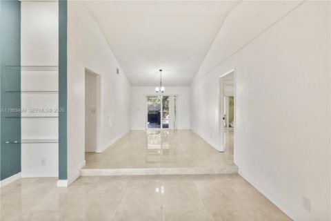 Купить виллу или дом в Корал-Спрингс, Флорида 4 спальни, 227.89м2, № 2058965 - фото 5