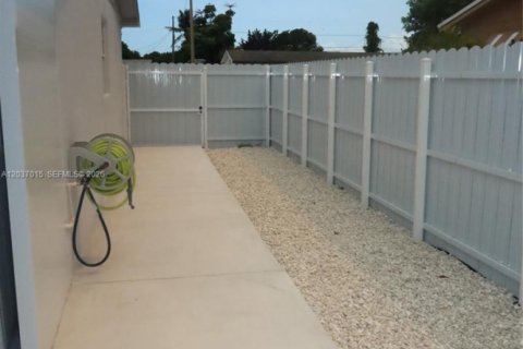 House in Miami Gardens, Florida 4 bedrooms, 106.84 sq.m. № 2086904 - photo 19