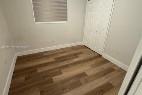 House in Miami Gardens, Florida 4 bedrooms, 106.84 sq.m. № 2086904 - photo 14