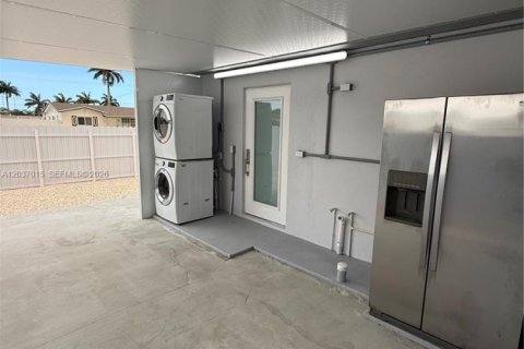 House in Miami Gardens, Florida 4 bedrooms, 106.84 sq.m. № 2086904 - photo 23