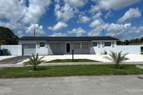 House in Miami Gardens, Florida 4 bedrooms, 106.84 sq.m. № 2086904