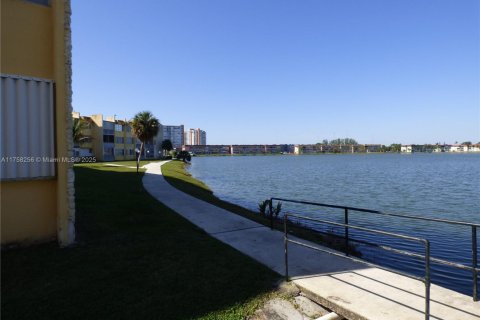 Copropriété à vendre à Miami, Floride: 2 chambres, 106.93 m2 № 1957592 - photo 1