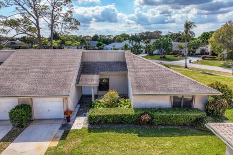 Townhouse in Palm Beach Gardens, Florida 3 bedrooms, 160.63 sq.m. № 2260935 - photo 2