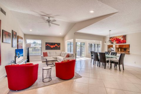 Townhouse in Palm Beach Gardens, Florida 3 bedrooms, 160.63 sq.m. № 2260935 - photo 6