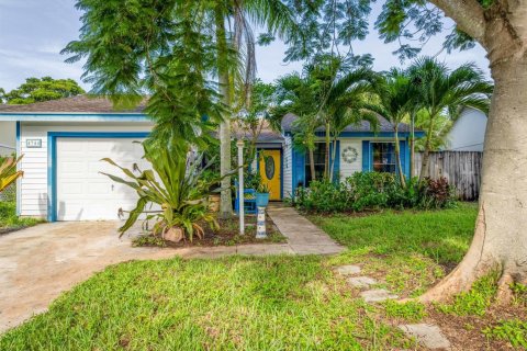 House in West Palm Beach, Florida 2 bedrooms, 106.28 sq.m. № 2366313
