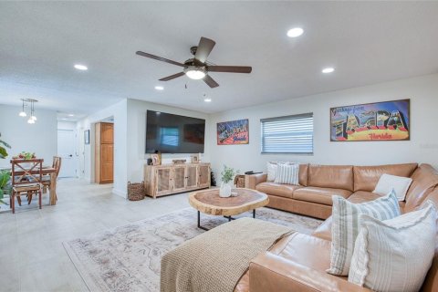 Villa ou maison à vendre à Saint Petersburg, Floride: 2 chambres, 111.3 m2 № 2400982 - photo 8