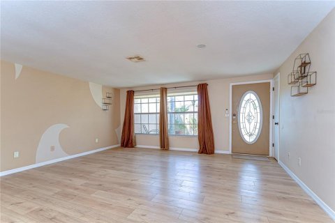 House in Port Richey, Florida 2 bedrooms, 133.22 sq.m. № 2308423 - photo 20