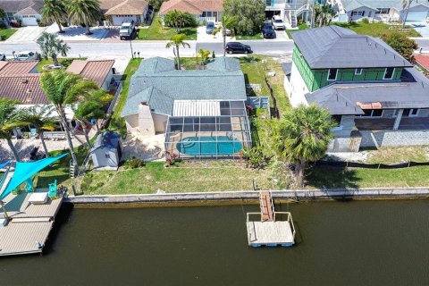 House in Port Richey, Florida 2 bedrooms, 133.22 sq.m. № 2308423 - photo 7