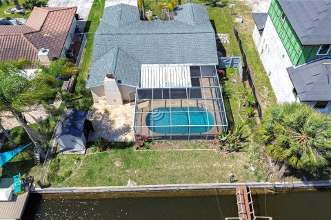House in Port Richey, Florida 2 bedrooms, 133.22 sq.m. № 2308423 - photo 9