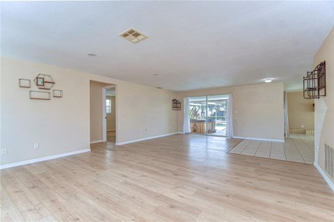 House in Port Richey, Florida 2 bedrooms, 133.22 sq.m. № 2308423 - photo 22