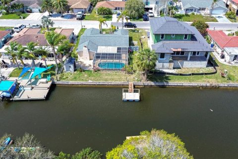 House in Port Richey, Florida 2 bedrooms, 133.22 sq.m. № 2308423 - photo 6