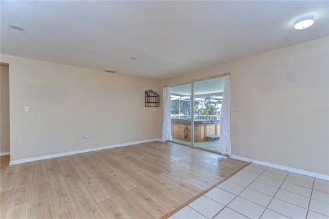 House in Port Richey, Florida 2 bedrooms, 133.22 sq.m. № 2308423 - photo 26