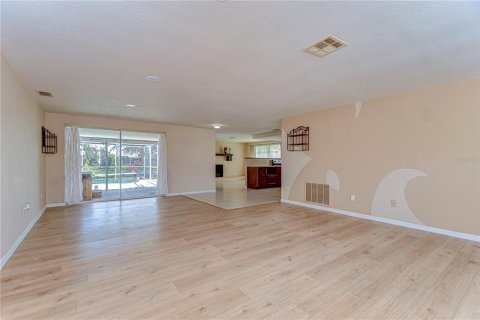 House in Port Richey, Florida 2 bedrooms, 133.22 sq.m. № 2308423 - photo 23