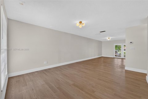 Touwnhouse à vendre à Cutler Bay, Floride: 3 chambres, 113.81 m2 № 2407909 - photo 7