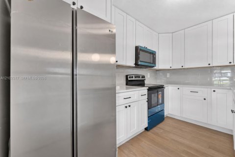 Touwnhouse à vendre à Cutler Bay, Floride: 3 chambres, 113.81 m2 № 2407909 - photo 12