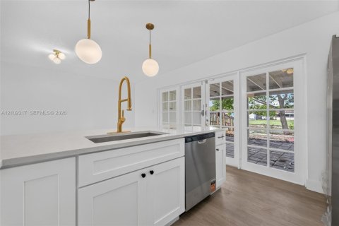Touwnhouse à vendre à Cutler Bay, Floride: 3 chambres, 113.81 m2 № 2407909 - photo 13