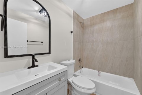 Touwnhouse à vendre à Cutler Bay, Floride: 3 chambres, 113.81 m2 № 2407909 - photo 20