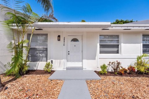 Touwnhouse à vendre à Cutler Bay, Floride: 3 chambres, 113.81 m2 № 2407909 - photo 3