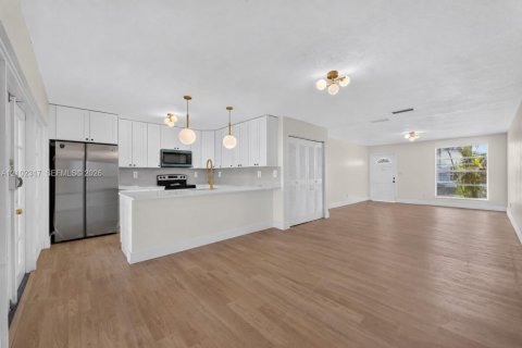 Touwnhouse à vendre à Cutler Bay, Floride: 3 chambres, 113.81 m2 № 2407909 - photo 11
