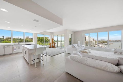 Condo in Clearwater, Florida, 3 bedrooms  № 2098958 - photo 9