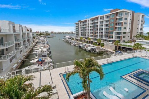 Condo in Clearwater, Florida, 3 bedrooms  № 2098958 - photo 17