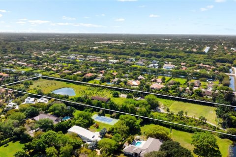 House in Davie, Florida 4 bedrooms № 2041306 - photo 8