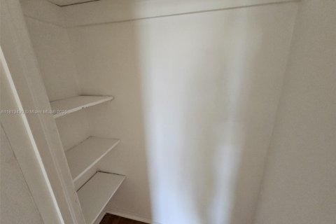 Condo in Miami Beach, Florida № 1936333 - photo 7