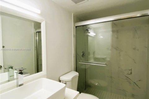 Condo in Hialeah, Florida, 2 bedrooms  № 1825979 - photo 15