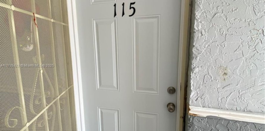 Condo in Hialeah, Florida, 2 bedrooms  № 1825979