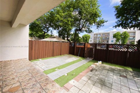 Condo in Hialeah, Florida, 2 bedrooms  № 1825979 - photo 18