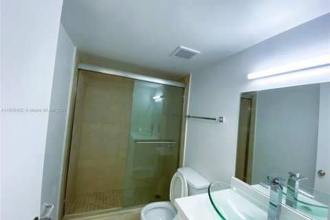 Condo in Hialeah, Florida, 2 bedrooms  № 1825979 - photo 10