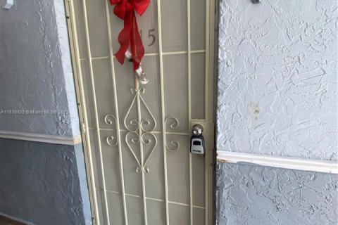 Condo in Hialeah, Florida, 2 bedrooms  № 1825979 - photo 2