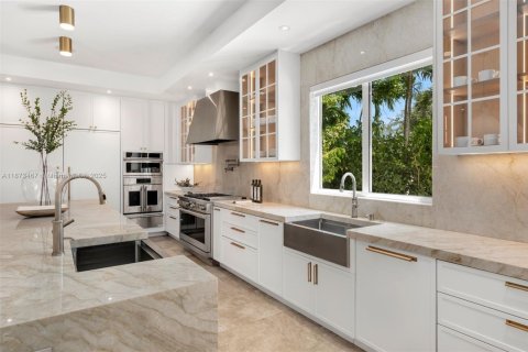 Villa ou maison à louer à Pinecrest, Floride: 7 chambres, 794.41 m2 № 1921946 - photo 8