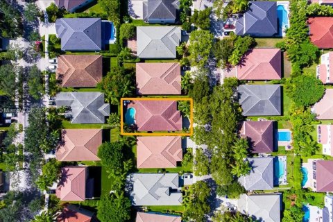 House in Weston, Florida 4 bedrooms, 174.28 sq.m. № 1889614 - photo 3