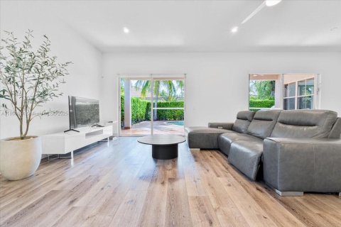 House in Weston, Florida 4 bedrooms, 174.28 sq.m. № 1889614 - photo 27