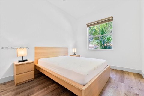 House in Weston, Florida 4 bedrooms, 174.28 sq.m. № 1889614 - photo 8