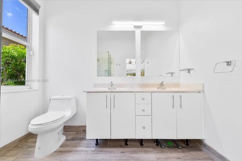 House in Weston, Florida 4 bedrooms, 174.28 sq.m. № 1889614 - photo 19