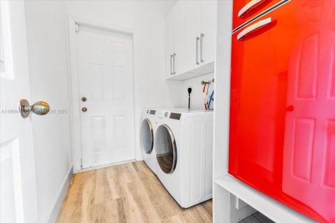 House in Weston, Florida 4 bedrooms, 174.28 sq.m. № 1889614 - photo 18