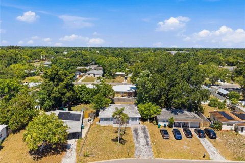 House in Seminole, Florida 3 bedrooms, 104.98 sq.m. № 2238475 - photo 17